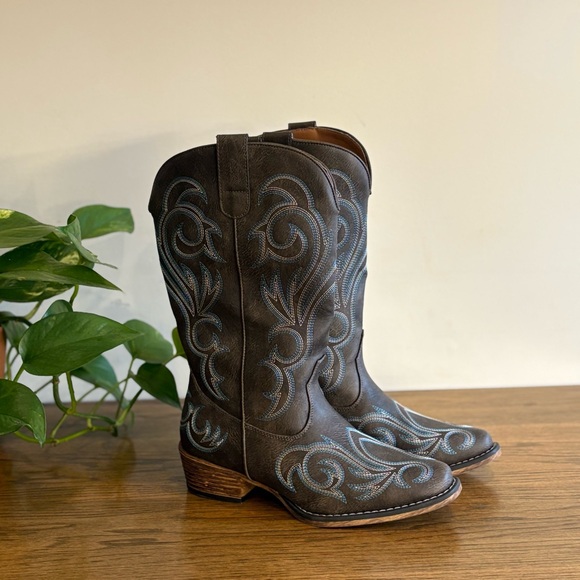 NEVER WORN cowboy boots - Picture 2 of 9